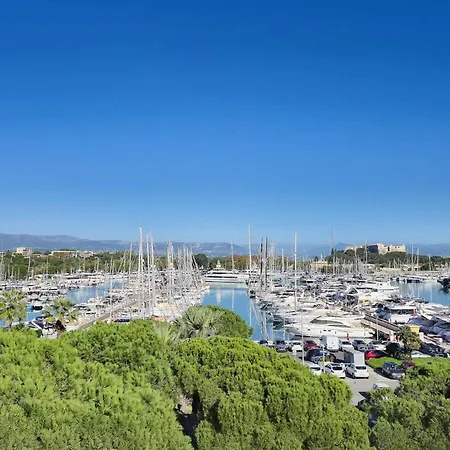Vauban Superbe T2 Avec Vue Port De Gamme Clim Parking Prive Wi-fi Apartmán *