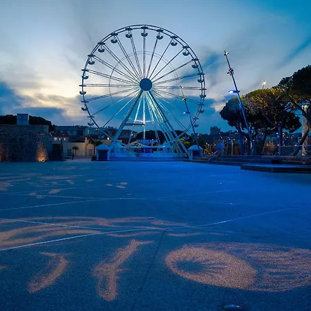 Vauban Superbe T2 Avec Vue Port De Gamme Clim Parking Prive Wi-fi Antibes